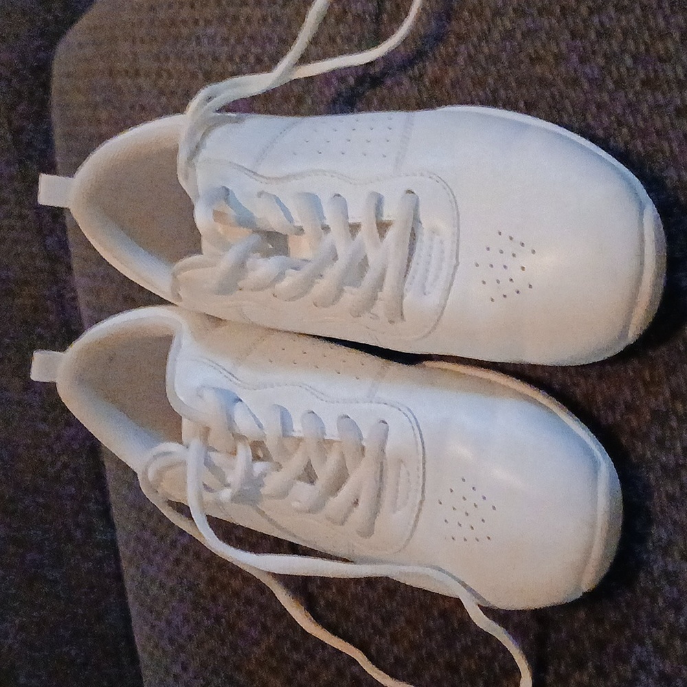 White CHEERLEADING SHOES Wore 2X